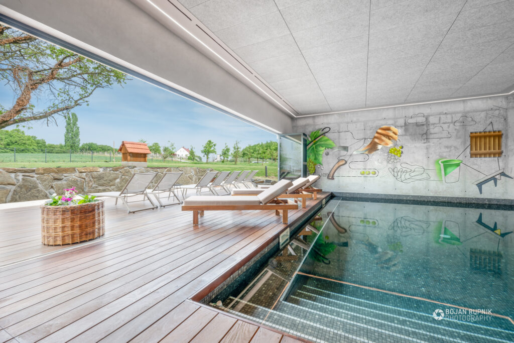 Notranji bazen s teraso v Vinskem raju Glavinič