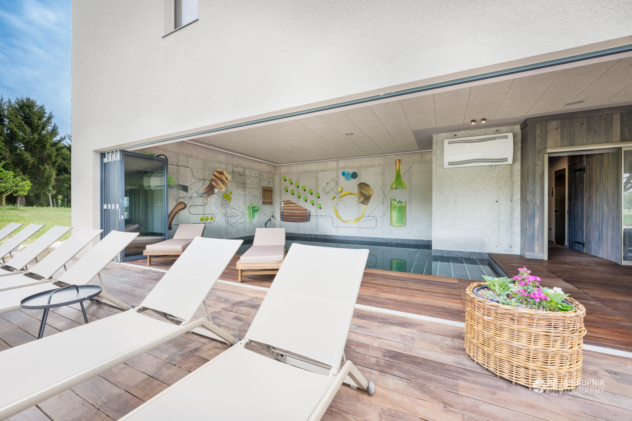 Bazen s teraso v Vinskem raju Glavinič